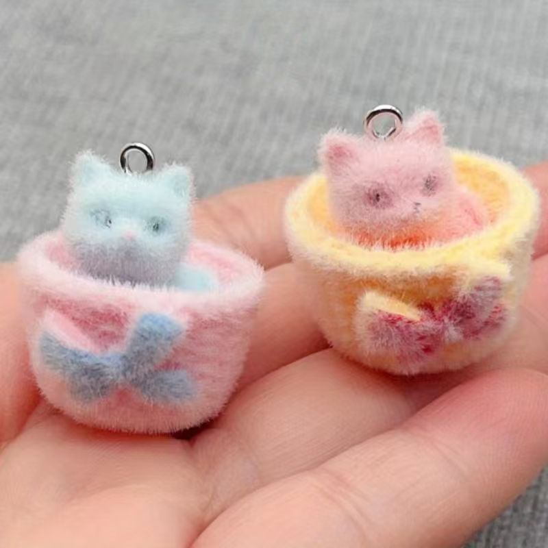 Resin Art Pendant - Pendentif chat en résine pelucheuse 3D,